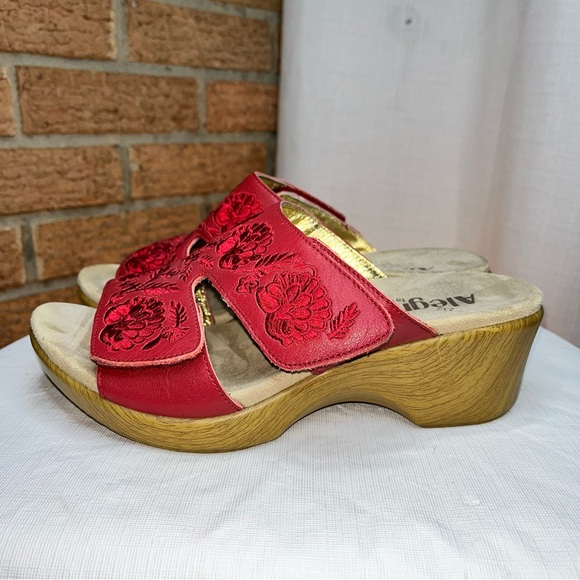 Alegria Linn red leather embroidered flower slip-on wedge sandals - EU 39 - Picture 5 of 9